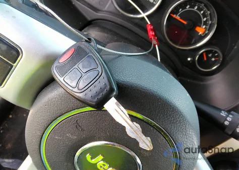 2016 Jeep Compass Latitude из США, поврежденный, VIN 1C4NJCEA5GD769375